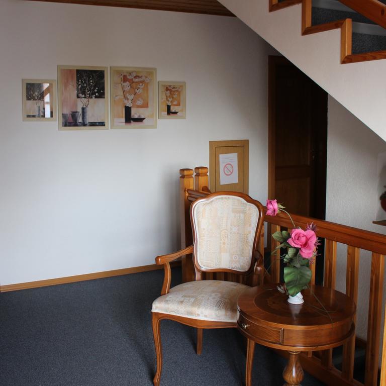 Gaeste-Haus Roesch Wiesent Exterior foto