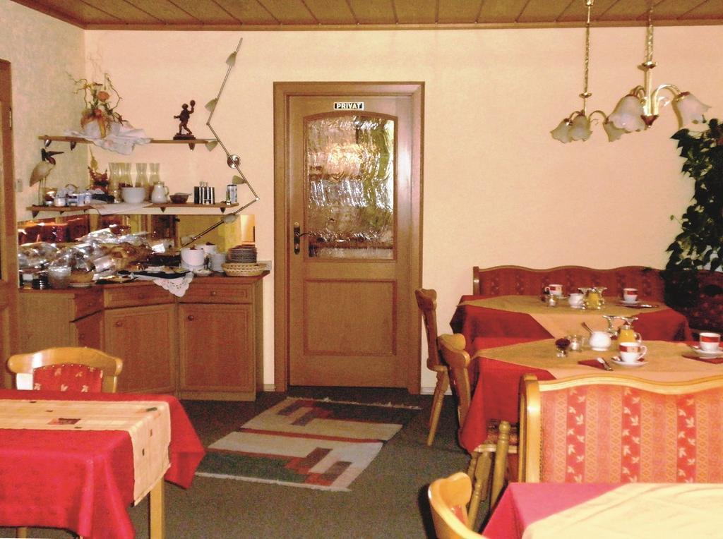 Gaeste-Haus Roesch Wiesent Exterior foto